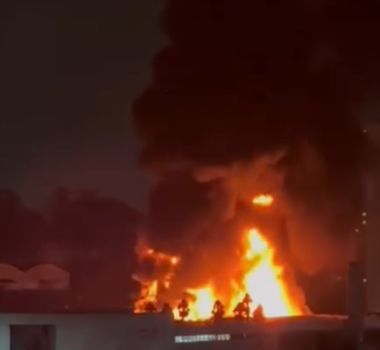 Imagem - Incêndio durante a madrugada destrói distribuidora de tintas em Diadema
