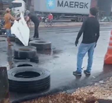 Imagem - Manifestação interdita trechos da Alça Viária e causa transtornos em Marituba