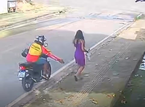 Imagem - Motociclista é flagrado importunando adolescente em Santarém