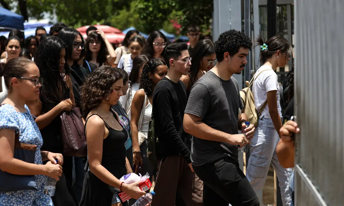Medida quer identificar desigualdades e garantir qualidade da educação

