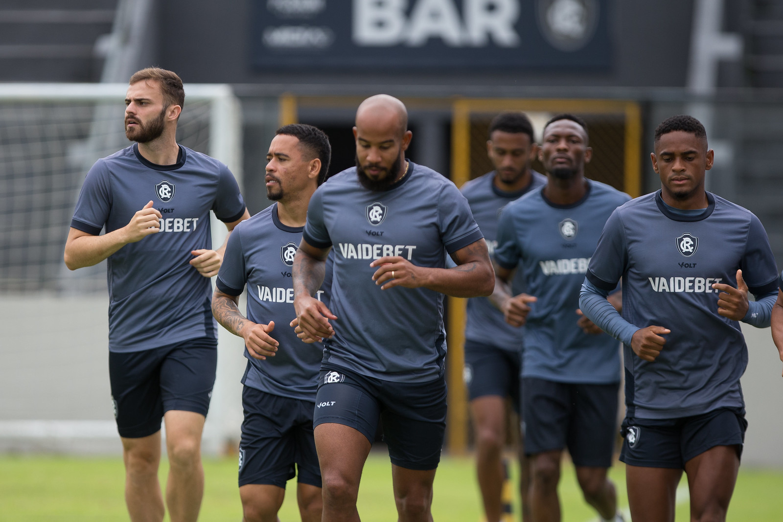 Elenco azulino durante treino. —
