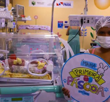 Imagem - Ensaio de Páscoa emociona mães e marca rotina da UTI Neonatal em Tailândia