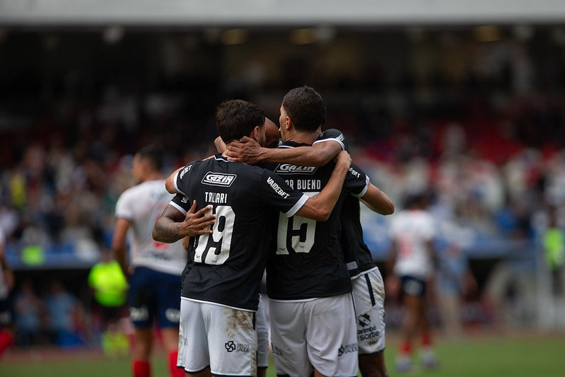 Leão encara o Santos na Vila Belmiro - 