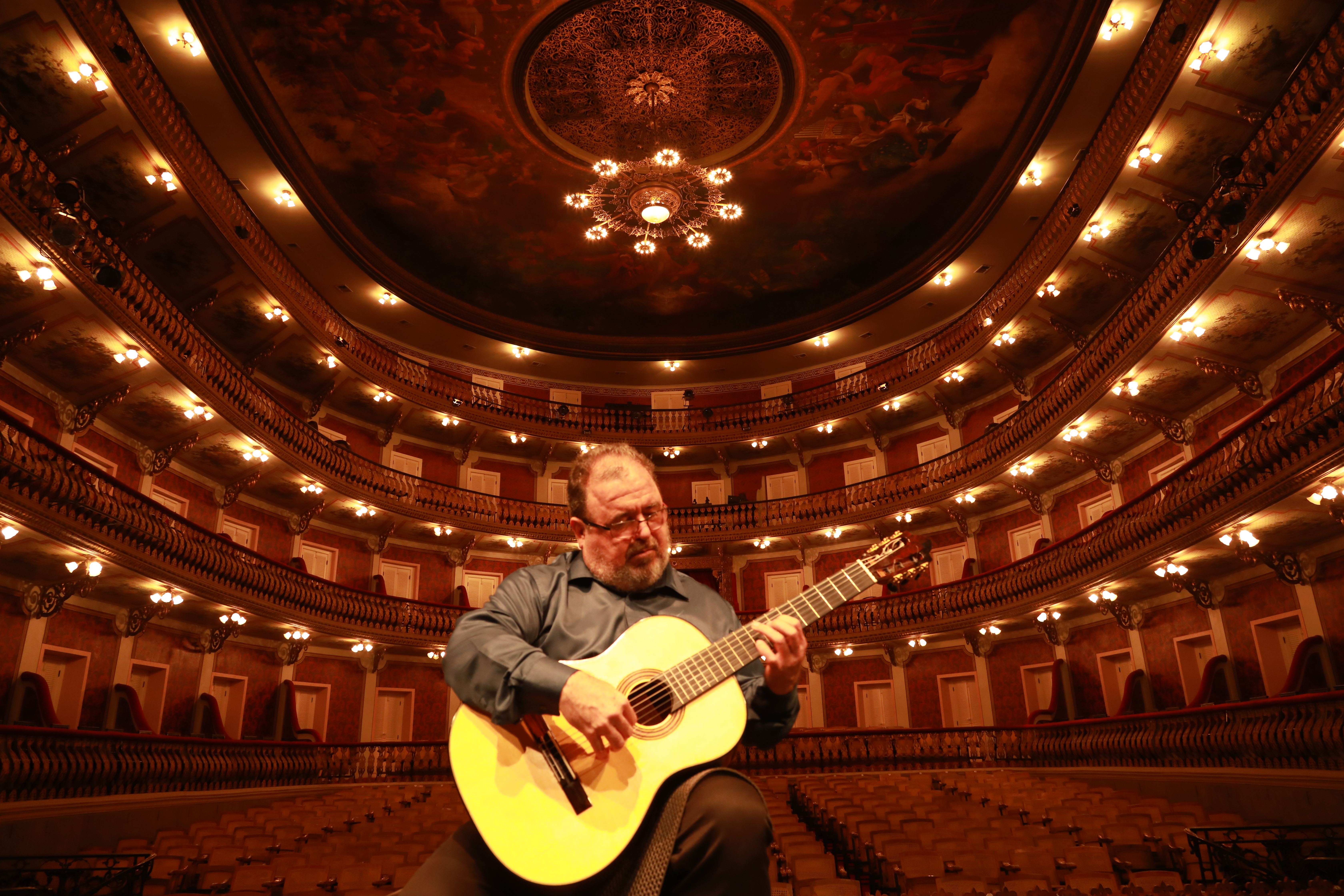 No Theatro da Paz, Salomão Habib e Orquestra de Choro apresentam vida e obra do mestre violonista - 