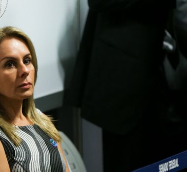 Imagem - Escritório da esposa de Moraes confirma uso de táxi aéreo ligado a Vorcaro