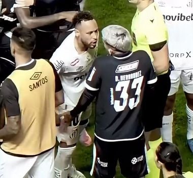 Imagem - Neymar troca camisa com Alef Manga e envia recado para Hernández: 'Manda aquele argentino tomar no c*'