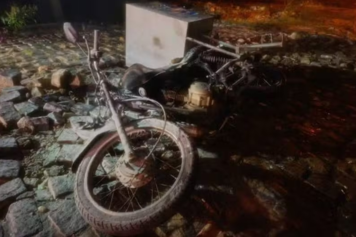 Crise de ciúmes termina com moto incendiada, arsenal apreendido e homem preso no sul da Bahia