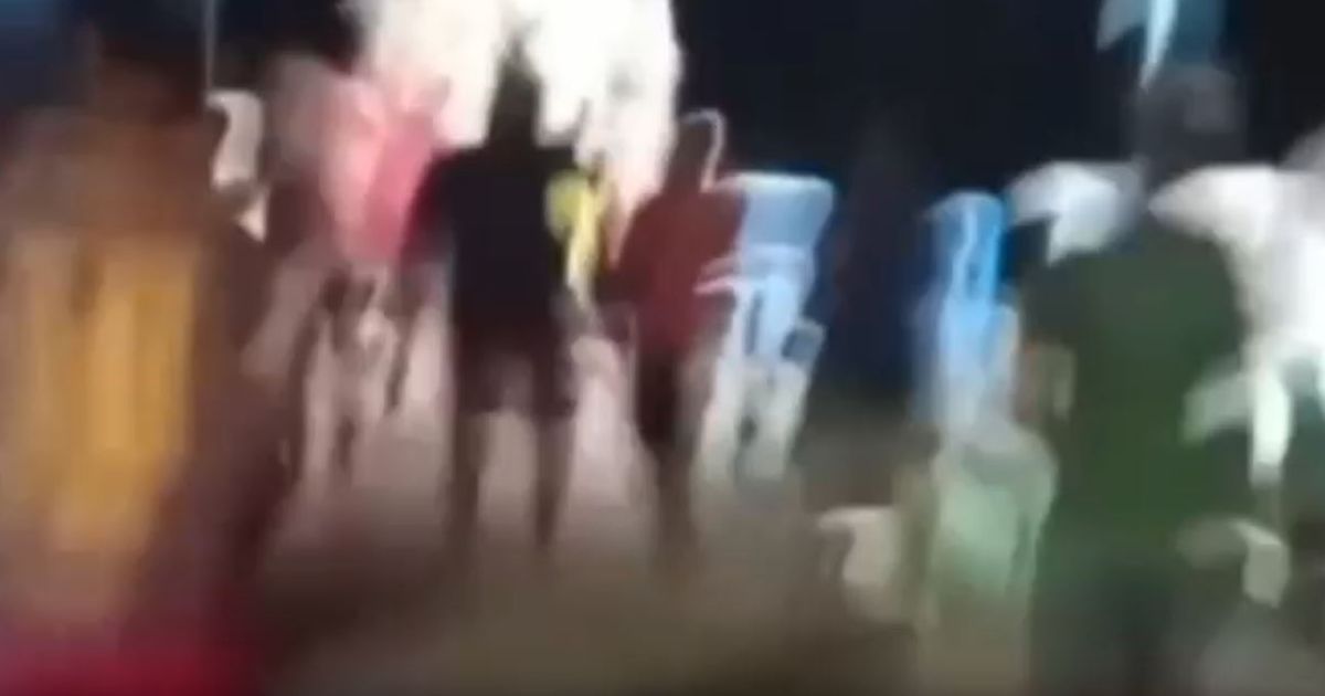 Moradores revoltados jogaram a motocicleta utilizada pela dupla nas águas do Rio Caeté