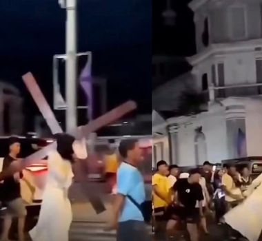 Imagem - Ator reage com chutes após jovem interferir em cena da Paixão de Cristo