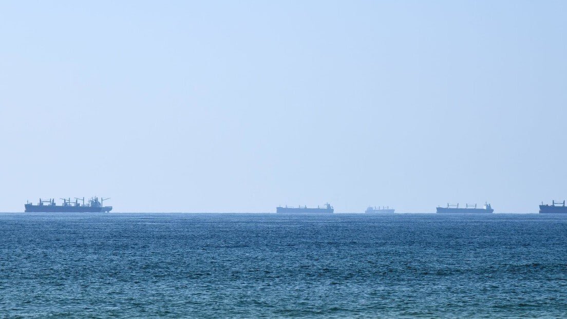 Ormuz está fechado desde o fim de fevereiro - 