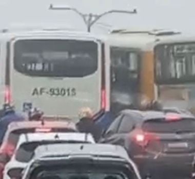 Imagem - Carro-forte quebra em elevado e causa congestionamento na grande Belém