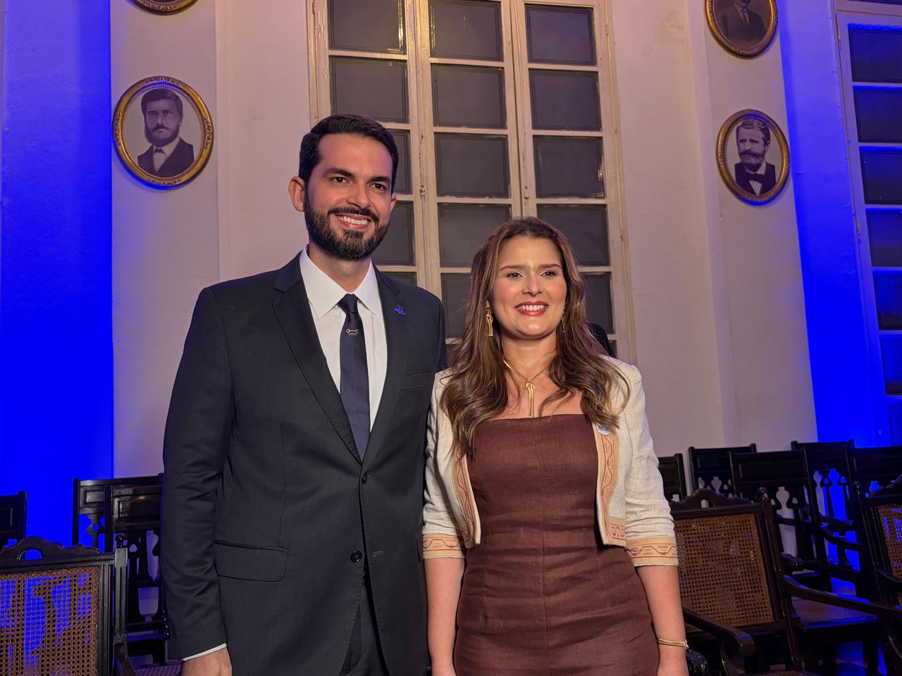 Alírio Gonçalves, novo presidente do Conjove, ao lado de Poliana Bentes, que assume o Conselho de Mulheres Empreendedoras. 