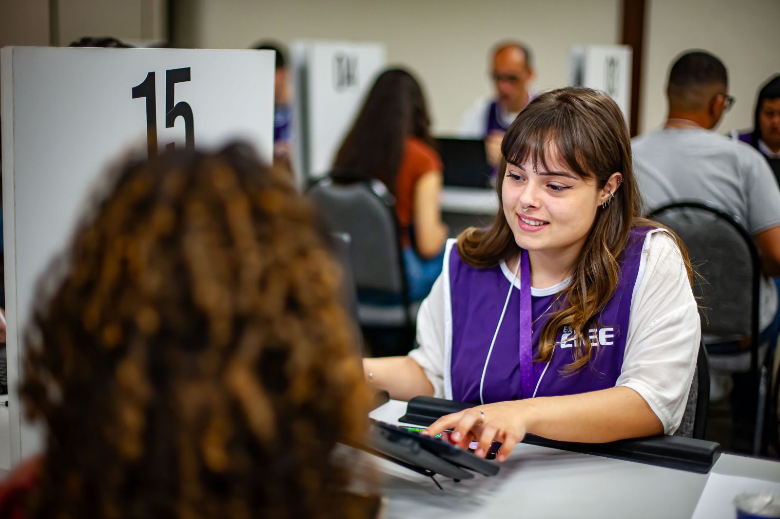 (No estado são 51 oportunidades de estágio, distribuídas em áreas como Administração, Educação, Direito, Marketing, Esportes, entre outras.)