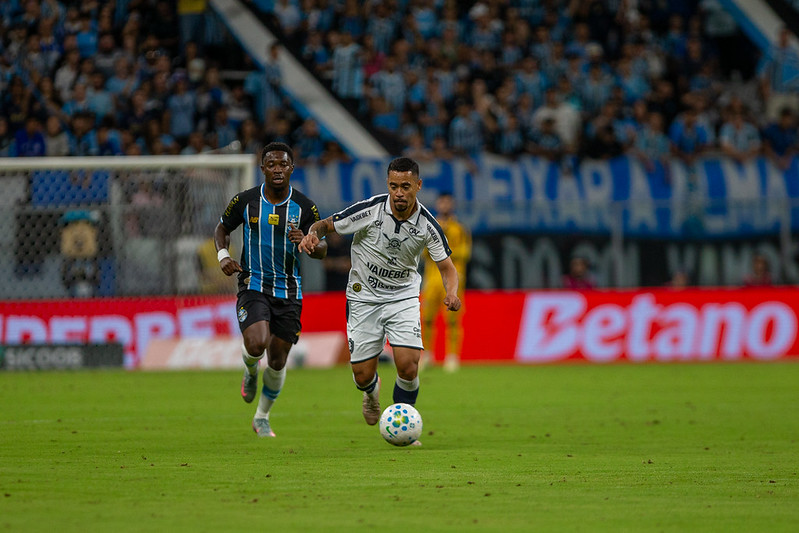 Pikachu foi expulso no segundo tempo - 