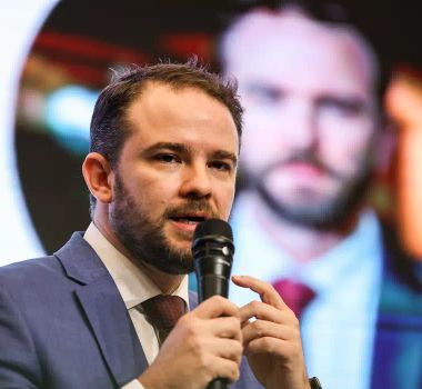 Imagem - Governo avalia liberar FGTS para pagar dívidas, diz ministro da Fazenda