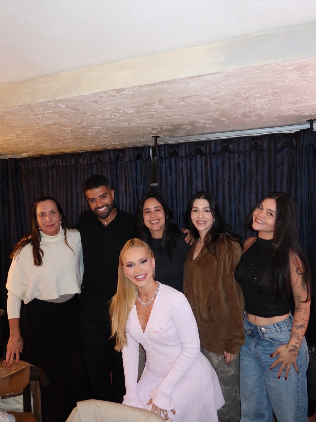 (Amigos e familiares de Virginia Fonseca) 