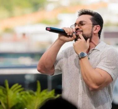 Imagem - Saiba como ganhar uma moto elétrica 0km ouvindo Henrique Casttro na programação da Roma FM