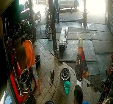 Imagem - Assalto à mão armada é filmado em borracharia no bairro Cohab, em Icoaraci, e vídeo viraliza