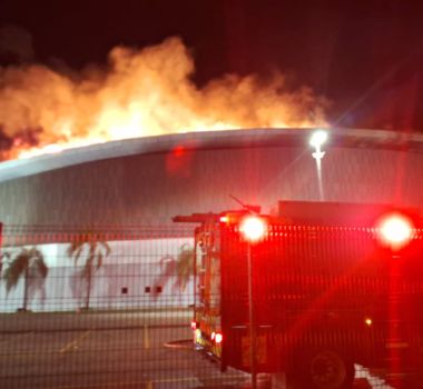 Imagem - Incêndio atinge Velódromo do Parque Olímpico e mobiliza grande operação dos bombeiros no Rio