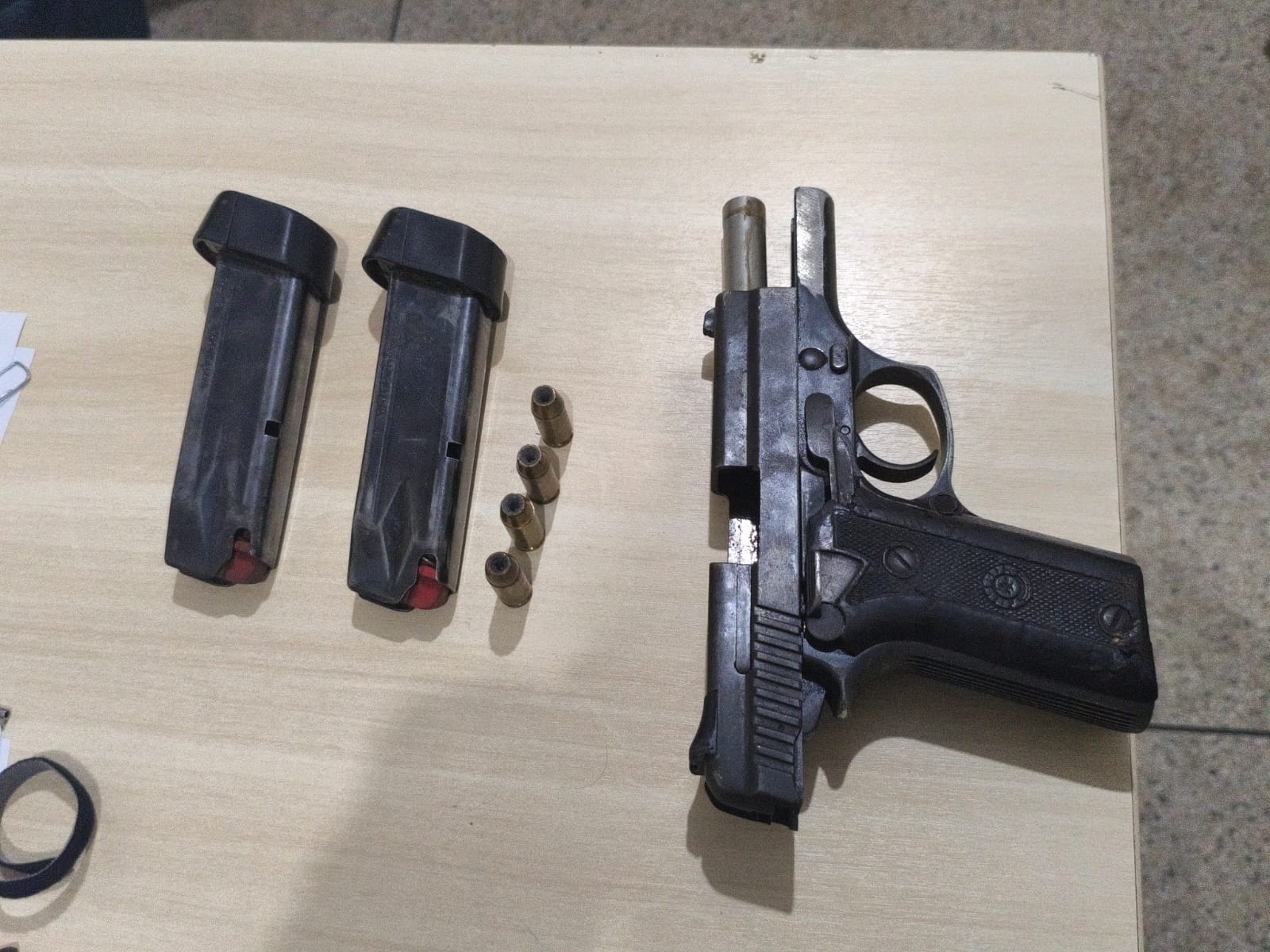 Criminoso é alvejado em confronto com Policiais