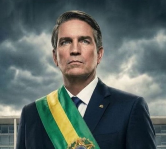 (O ator norte-americano Jim Caviezel, escalado para interpretar o ex-presidente Jair Bolsonaro, divulgou nesta quarta-feira (8), no perfil do Instagram, o primeiro pôster do filme Dark Horse.)