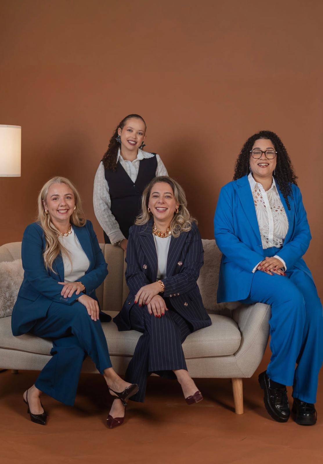 Amarah Farage e sua equipe de trabalho em Portugal