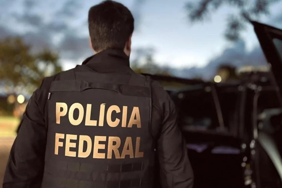 PF apreende eletrônicos em operação contra armazenamento de material de violência sexual em Minas