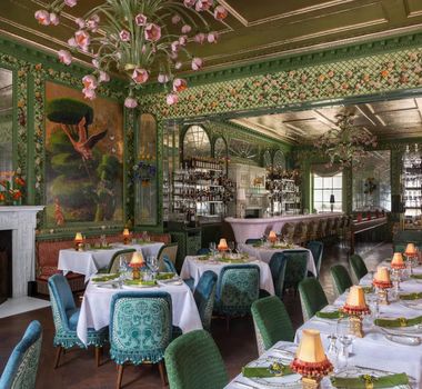 Imagem - Vorcaro distribuiu broches como passaporte para encontro com mulheres em jantar de R$ 2,74 milhões