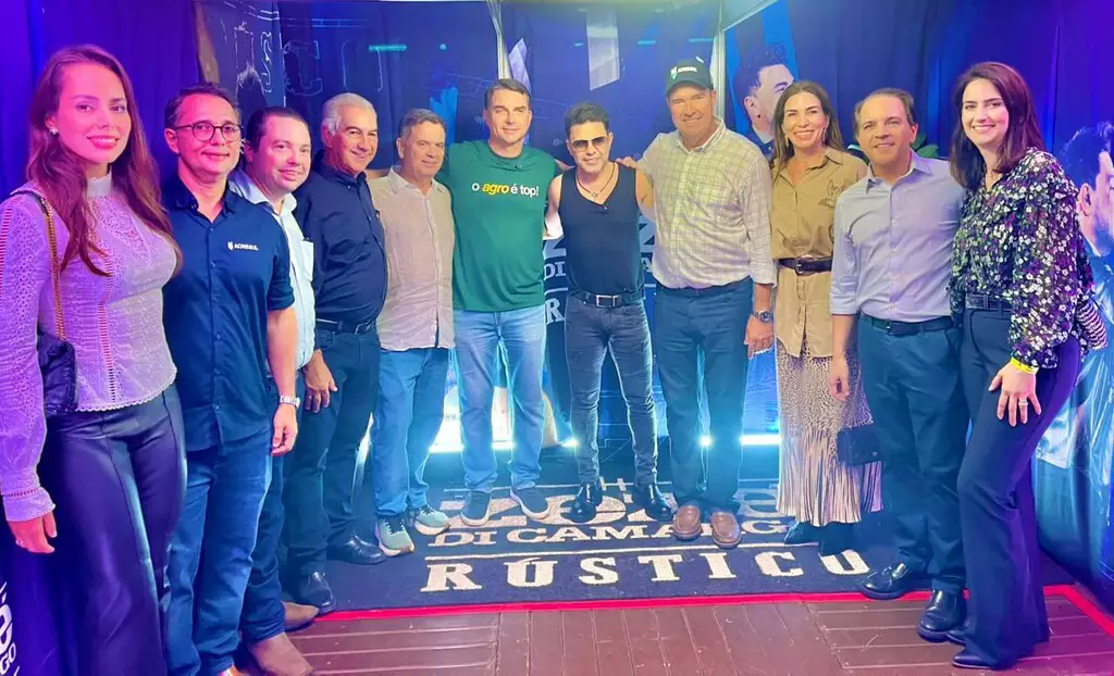 Flávio e Zezé Di Camargo se encontram na abertura da Expogrande e enviam recado a Bolsonaro