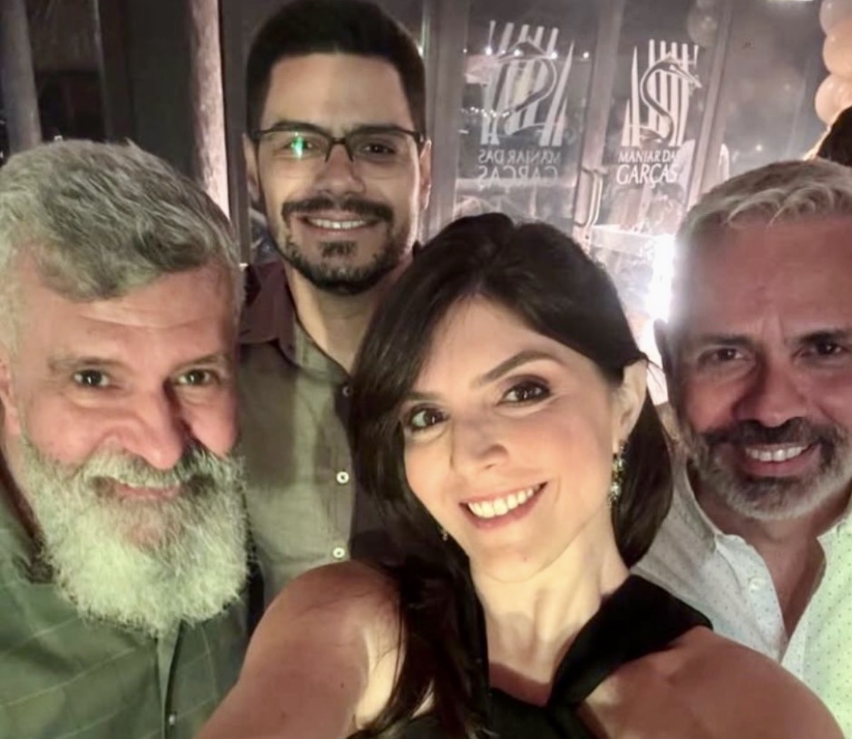 Caio Guimarães e sua mulher Raiana receberam os amigos, Carlos Barra e Pedro Cunha Neto, no restaurante do Parque Mangal das Garças, comandado por ele. 
