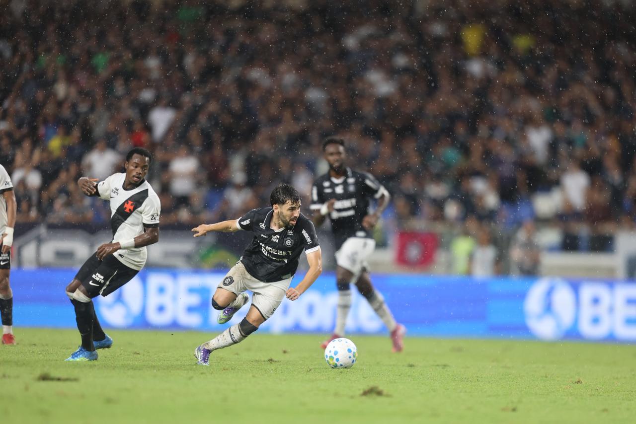 Empate entre Remo e Vasco