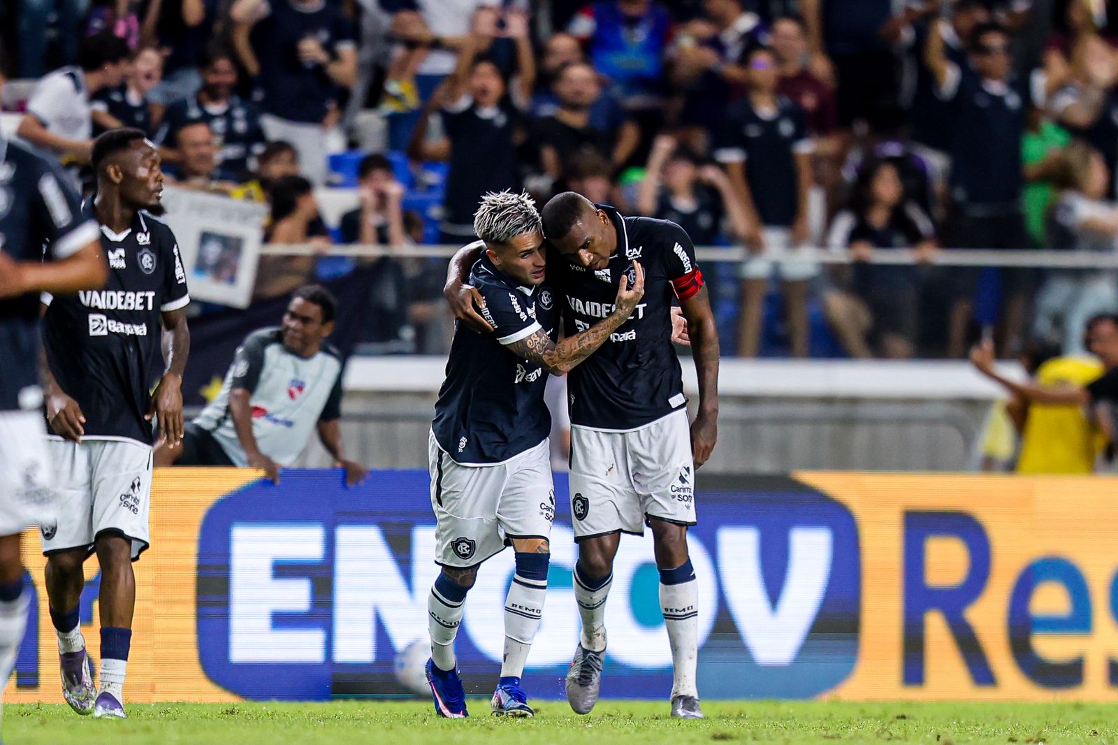 Marllon comemora gol de empate