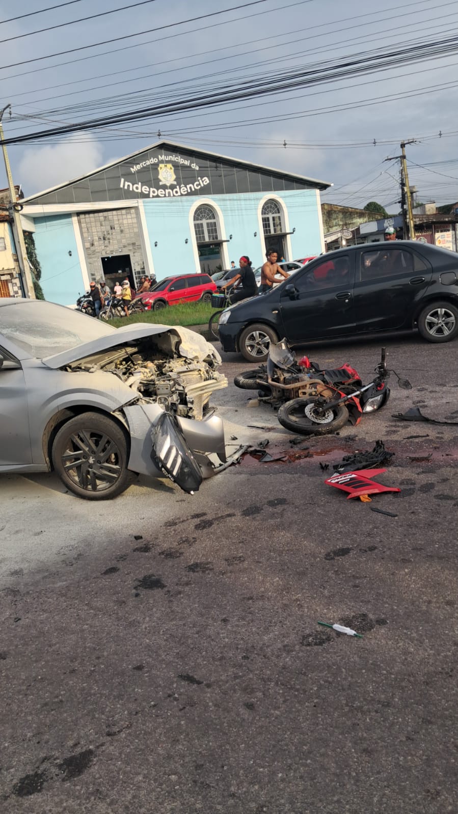 (Motoristas devem redobrar a atenção ao passar pelo trecho.)