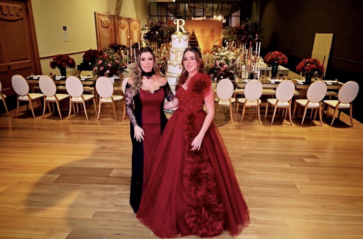 Naly Dulcetti com a filha, a aniversariante, Renata Dulcetti Gama
