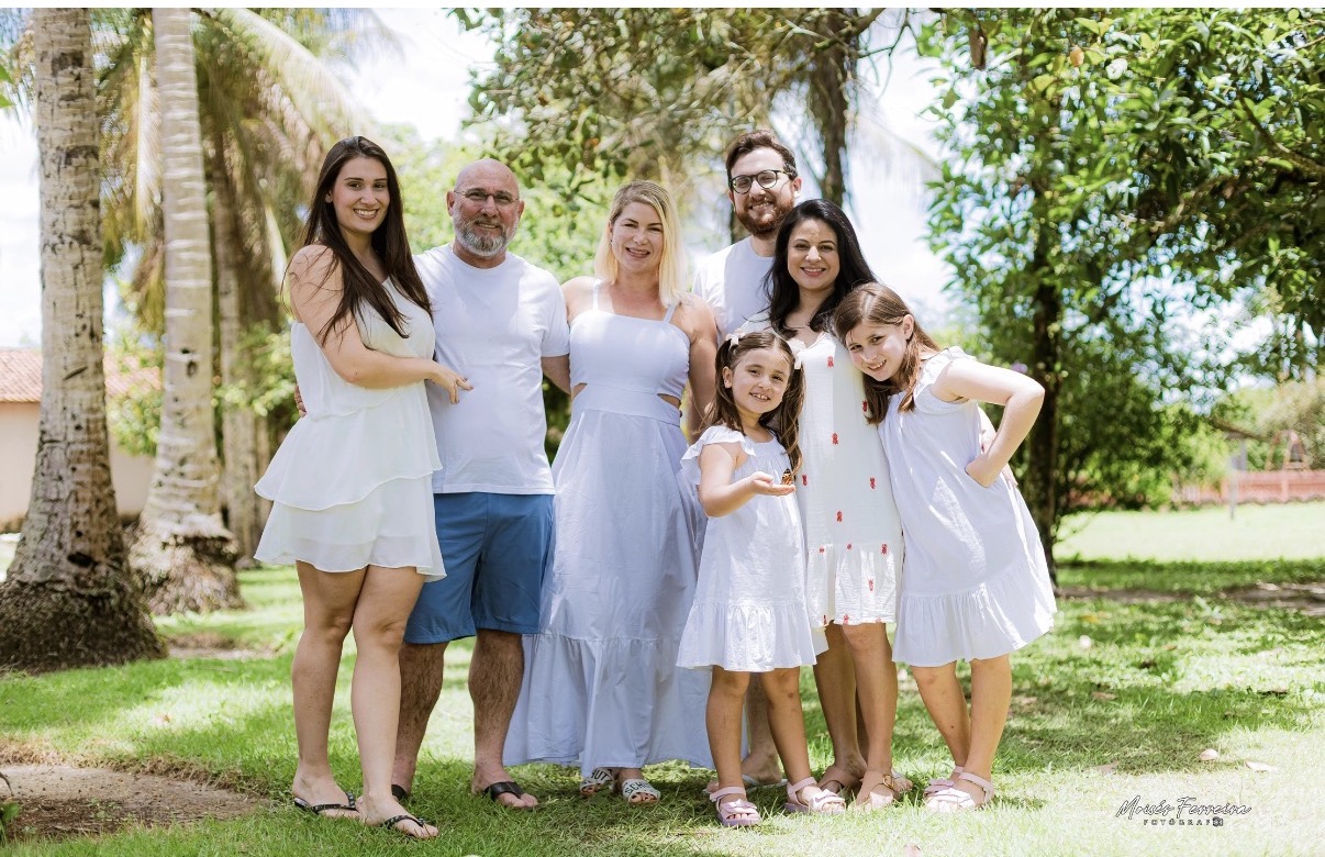 Quem também aniversariou, nessa última sexta-feira, foi o prefeito Cristiano Vale, de Viseu. As comemorações foram organizadas pela esposa, Lígia Vale, e pelos filhos Gabriela, Maria Eduarda, Ana Luciana Diego e a nora, Daniele. 
