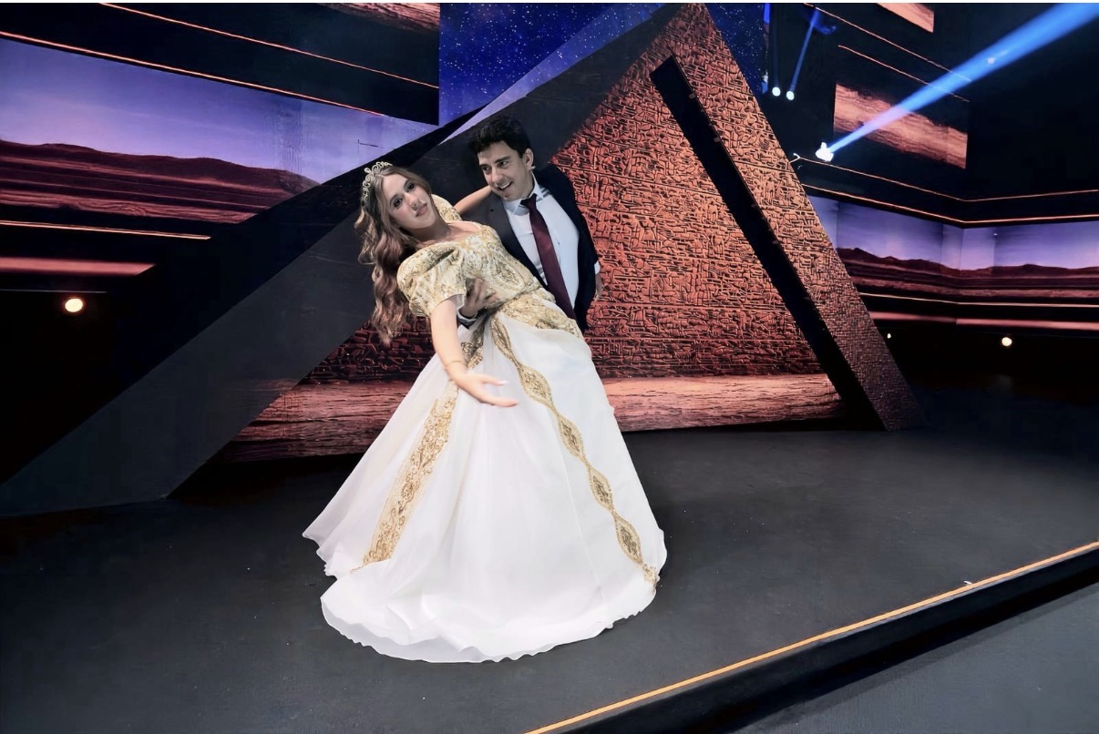 Renata Dulcetti Gama dança a tradicional valsa  com o seu pai, Daniel Gama
