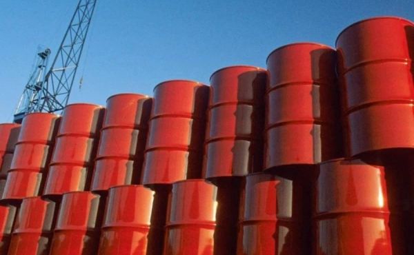 Tensão no Estreito de Ormuz faz petróleo disparar e reacende alerta no mercado global