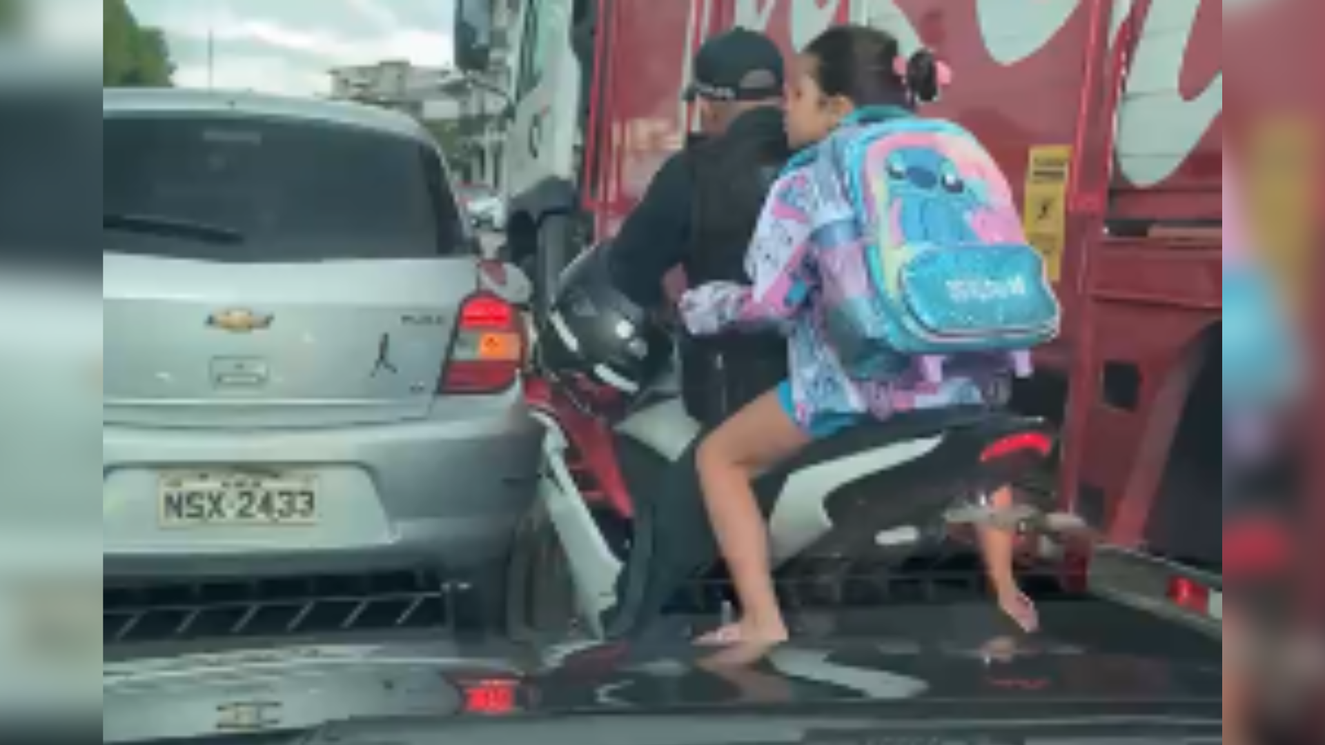 Imagens circulam nas redes e mostram possível infração; Polícia Militar foi acionada para esclarecimentos