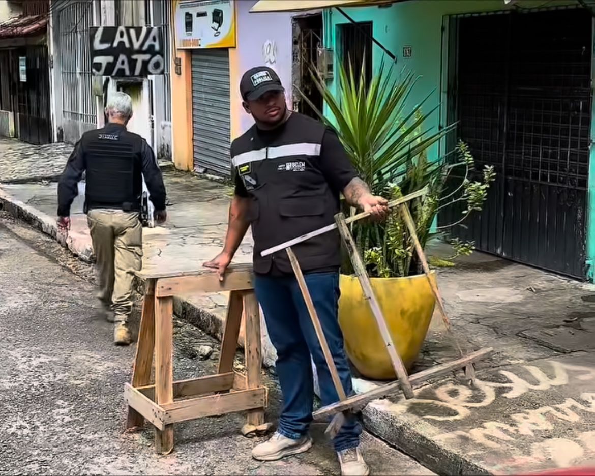 Operação remove cavaletes para coibir prática de guardar vagas públicas em Belém
