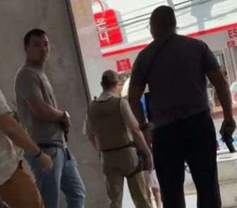 Imagem - Confusão envolvendo vendedores ambulantes na porta de Shopping assusta clientes em Belém