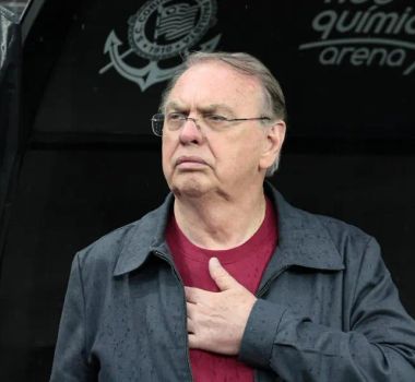 Imagem - Sócios e conselheiros do Corinthians protocolam pedido de impeachment contra Osmar Stabile