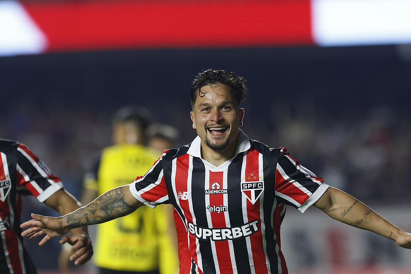 Artur marcou o primeiro gol com a camisa tricolor - 