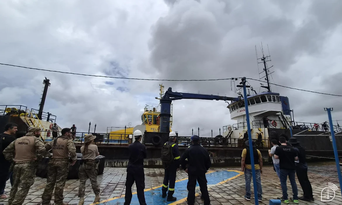 Marinha resgata navio à deriva há mais de 20 dias na costa do Amapá