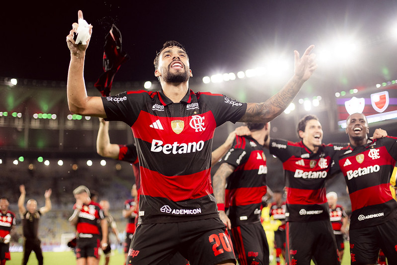 Mengão enfrenta os colombianos no Maracanã - 