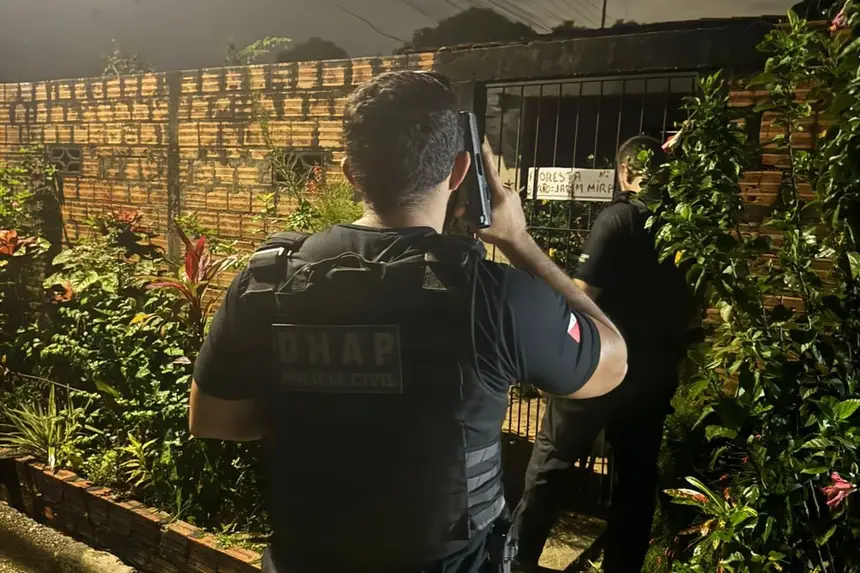 O suspeito é investigado por envolvimento em ameaças contra agentes de segurança pública e prédios institucionais na região.