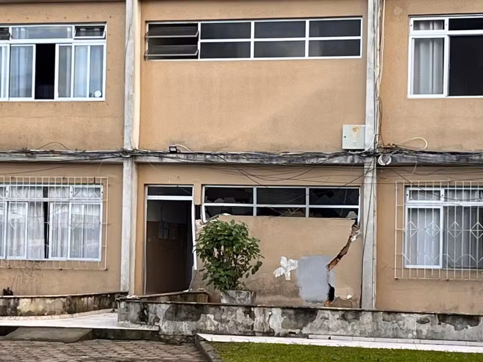 Imagem - Prédio afunda em Santa Catarina e deixa moradores feridos