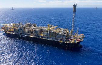 Preço do Petróleo cai mais de 10% após reabertura do Estreito de Ormuz