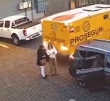 Imagem - Caminhão de transporte de valores atropela duas mulheres em estacionamento de shopping no Chile