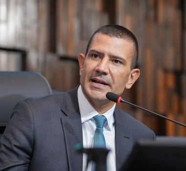 Imagem - Douglas Ruas é eleito presidente da Alerj com 44 votos