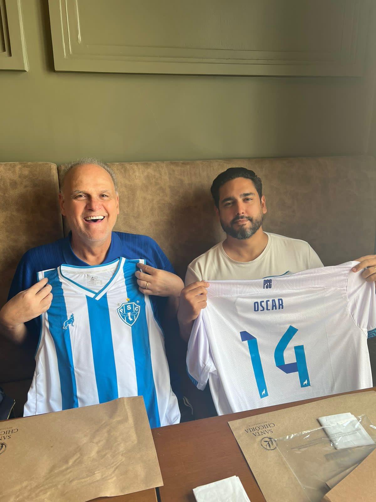 Oscar com a camisa do Paysandu